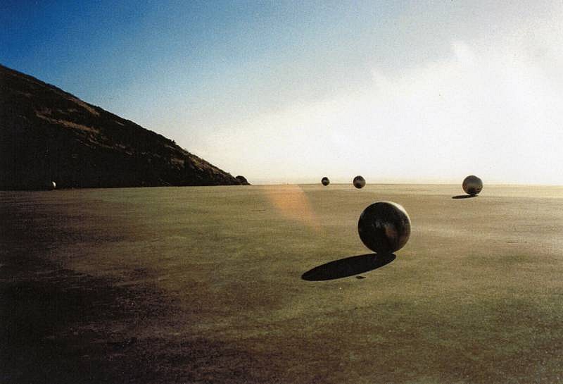 Anna Sidorenko
Homo Ludense, 1997
7 bowling balls painted in gold
Headlands Center for the Arts, California