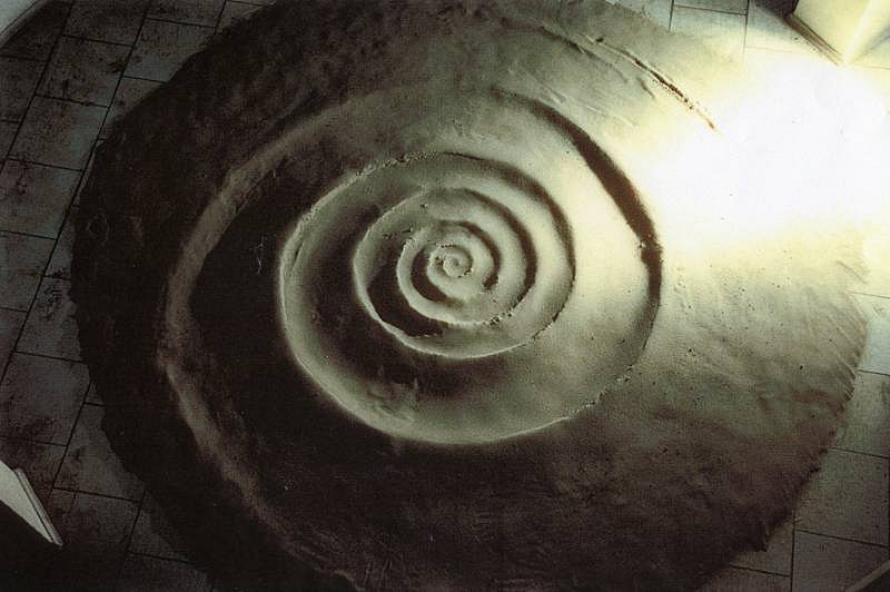 Anna Sidorenko
3-Mar, 1994
sand, glass slides, light, projection
G. Vysheslavsky, S. Yakunin
installation in Kiev State Planetarium