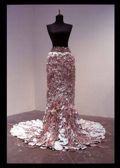 Lee Renninger
Couture - Fishtail, 2006
porcelain, fiber, 60 x 60 x 60 inches
