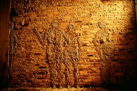 Gilda Pervin
Untitled, 2000
Portland cement on brick walls, figures over 72 inches