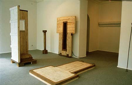 Roman Makse
Complex Objects and Space, 1989
iron, wood, plaster, cloth, wax, 210 x 450 x 300 cm