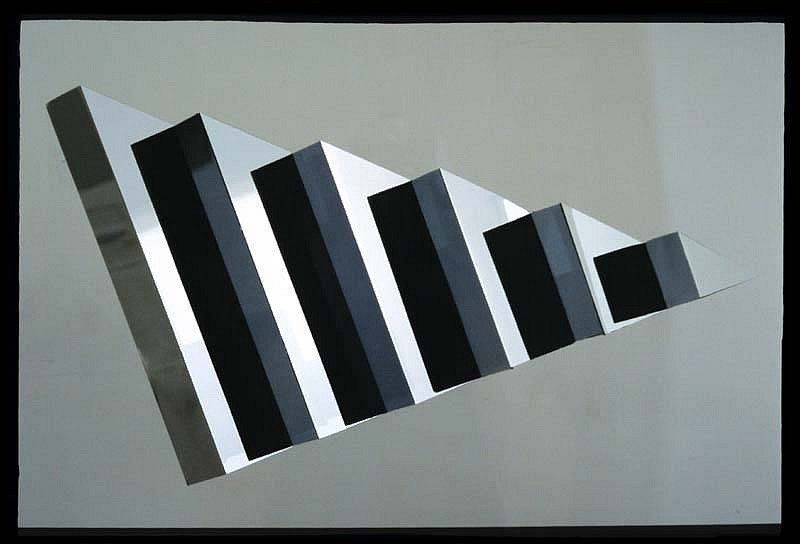Anthony Krauss
Triangular Eye 1, 2007
mirrored aluminum, 23 x 32 x 5 inches