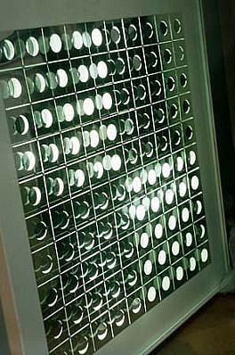 Lajos Dargay
Light Wall, 2000
chrome, nickel, motor-electric control, homeostat, 170 x 170 x 20 cm