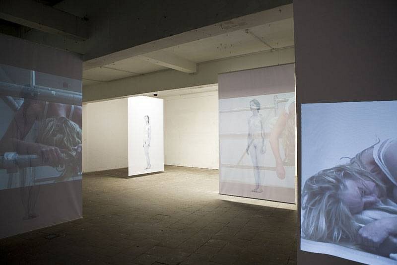 Marie Julia Bollansée
Zone, 2008
sculptural video/ photo installation, variable dimensions
Photography: Tomas Uyttendaele