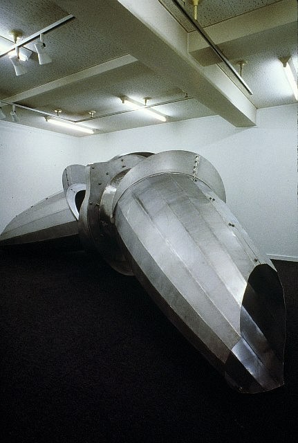Maki Taniguchi
Untitled, 1992
stainless steel, 520 x 140 x 300 cm; 205 x 55 x 118 cm