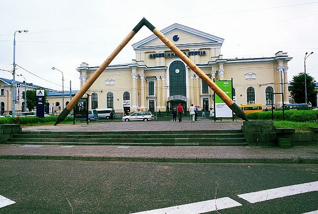 Vladas Urbanavicius
Lintel, 2005
wood, iron, 800 x 1550 x 54 cm
Vilnius Railway Station