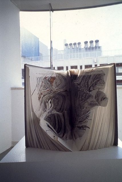 Noriko Ambe
Through the Edges, 2003
60.96 x 59.69 x 73.66 cm