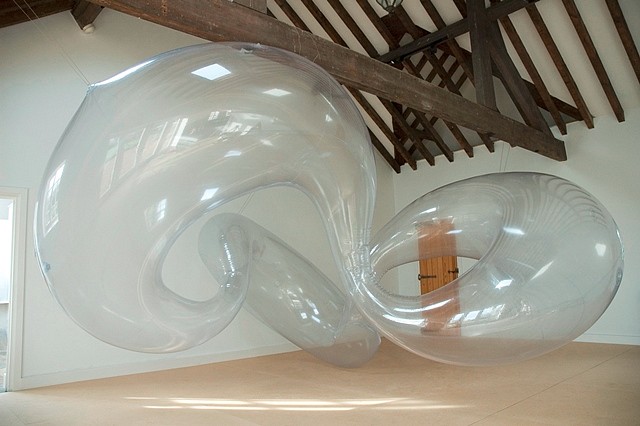 Michael Shaw
INF11, 2009
inflated pvc, 440 x 440 x 220 cm