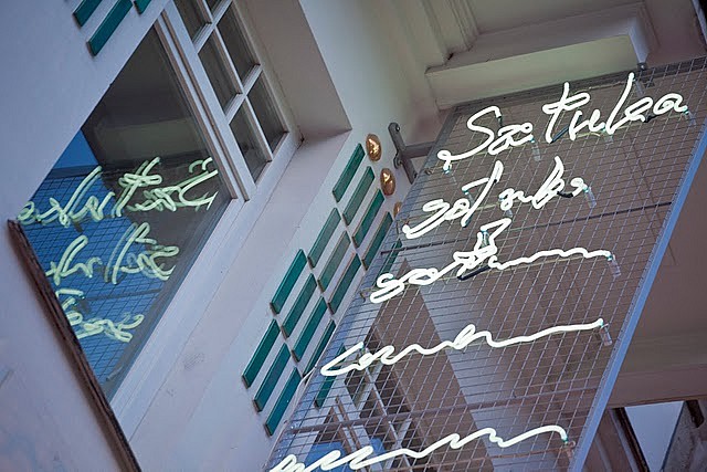 Rafal Jakubowicz
SP/PS (Conceptual Art/Post Scriptum), 2007
neon installation, 6 meters high