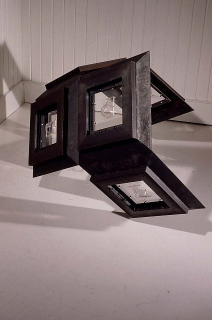 Almuth Tebbenhoff
1990
steel, perspex, beister pack, height: 90cm