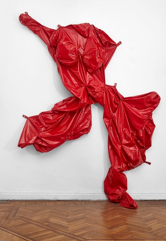 Ariadna Pastorini
Freya, 2016
leathercloth, 400 x 200 x 40 cm