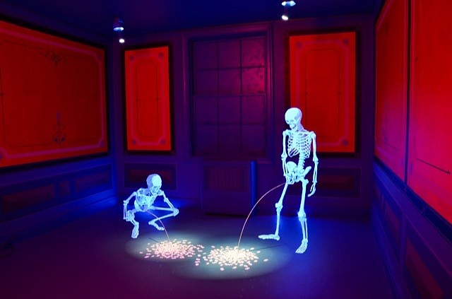 Justen Ladda
like money like water, 2012
fluorescent acrylic and latex house paint on walls and floor, metal rods with glass crystal beads, plastic foam, fluorescent black and red light, approximately 10 x 11 x 25 feet