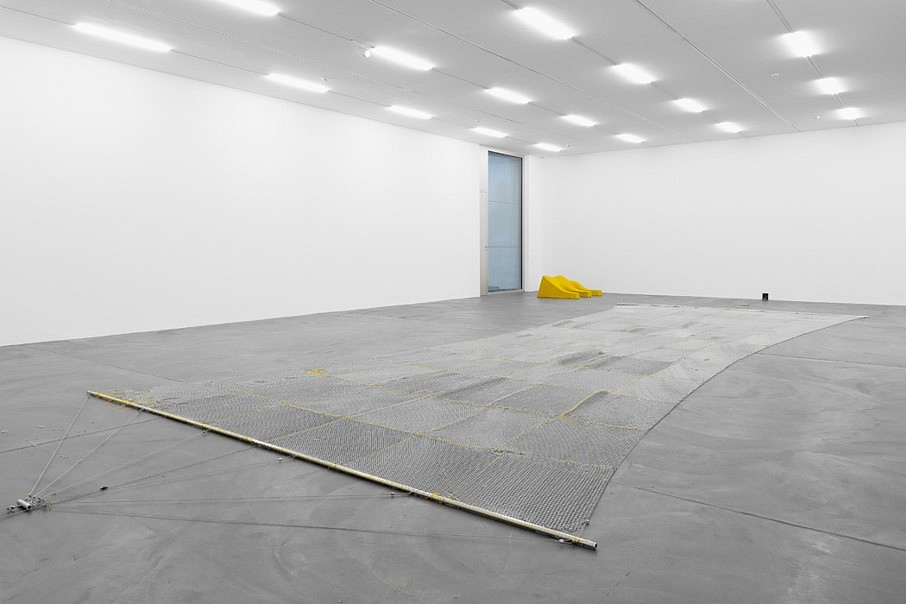 Lena Henke
Vulnewable in the Moment of Control (installation view), 2018
chain-mail, rope, motor, 20 x 30 feet