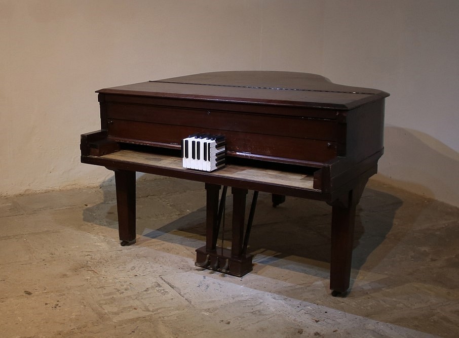 Glenda León
Concrete Music, 2015
piano and wood, 38 1/2 x 57 1/2 x 67 in.