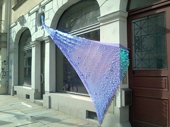 Bettina Allamoda -&nbsp;(Um)Raumfaltungen / Au&Aacute;&Yuml;envorhang (Purple Rain) (working title) (detail)