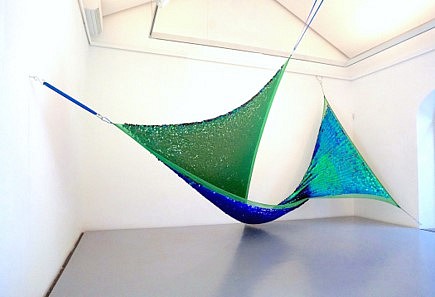 Bettina Allamoda
Atomic - Säulenschutz / Crash Barrier (sequin_hologram_green), 2018
irredescent polyester-jumbo-sequin-Spandex mesh, 4 x 5.9 x 7 meters