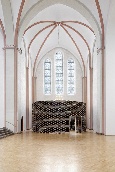 Patricia Lambertus
Exterior View: Apocalypse, St. Stephani Church Bremen, 2016
Inside: digital print, camouflage-tape and real ivyOutside and construction: wooden pallets and tension beltsheight: 4.2 metersthe outer circumference: 20 meters