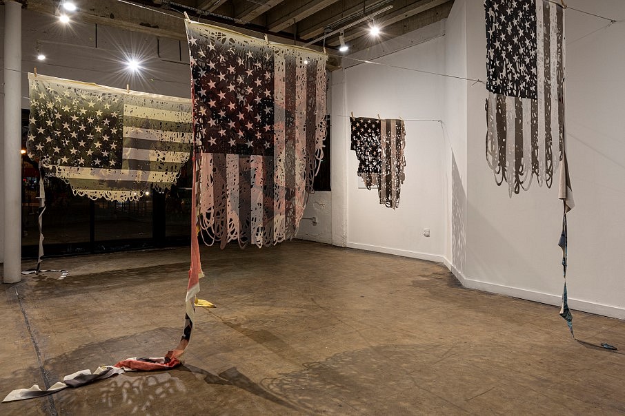 Donna Ruff
Extraño, 2019
dye sublimation print on laser cut blanket, Flags, dimensions variable (backs of blanket works)