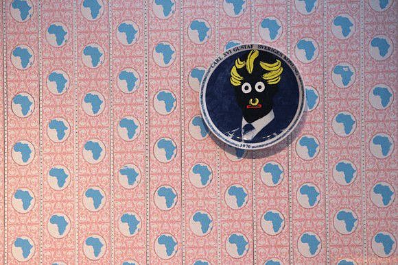 Makode Linde
Afromantics Royal 1976, 2016
acrylic on porcelain plate, 7 x 7 in.