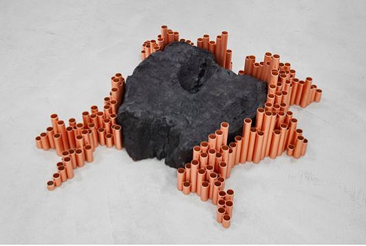 Birgitta Weimer
The spread 2020 (here: The End of the Carbon Age), 2020
copper pipes, burned wood, 55 x 5 x 20 in.