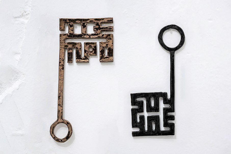 Sofía Clausse
Tiempo and Soy Yos keys, 2020
glazed terracotta, 25cm x 5cm each