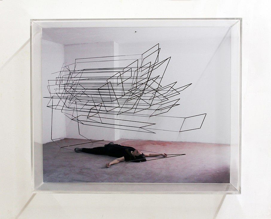 Emanuela Fiorelli
Sempre io, 2020
box plexiglas and elastic thread on screen printing, 50. x 60. x 14. cm