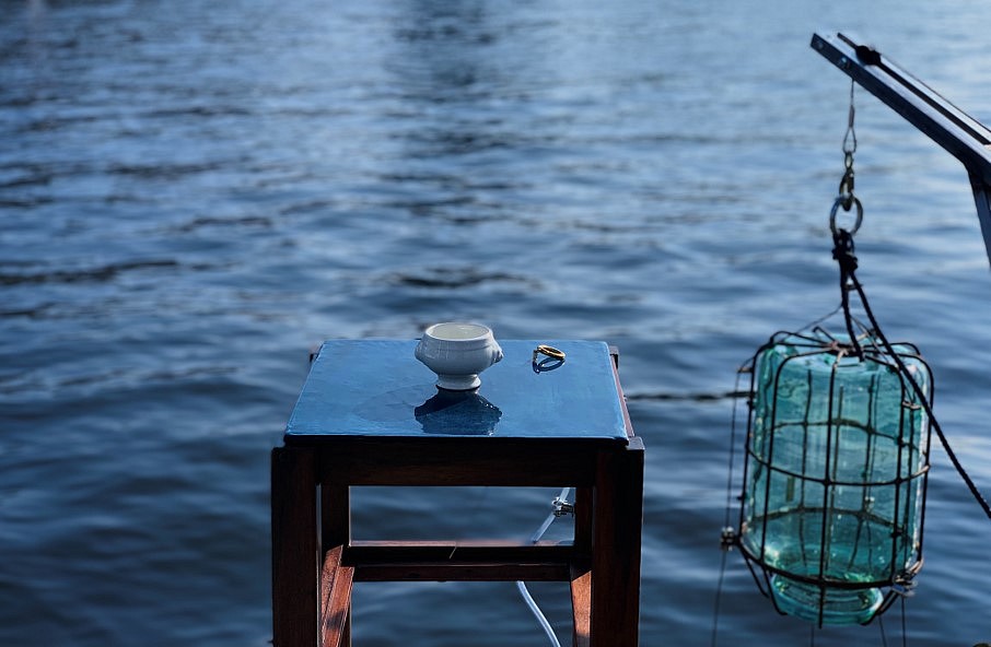 Mariko Hori
Under the Harbor, 2021
installation with diving ball shaped device, air pump, ceramic caps, epoxy and found objects, Dimensions variable