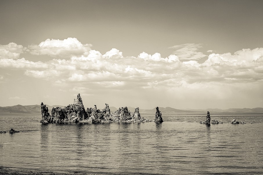 Toba Tucker
MONO LAKE California #8581, 2017
archival inkjet print on Epson Hot Press Natural Smooth Matte Paper, 17 x 22 in.